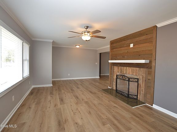 2nd image of 1008 Schall Pl