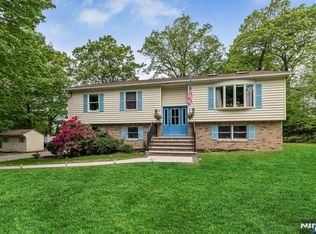147 Papscoe Rd, Hewitt, NJ 07421