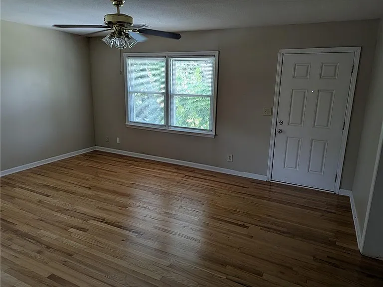 514 Clover Dr #4 — Photo 4