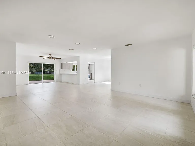 2045 SW 125th Ct — Photo 6