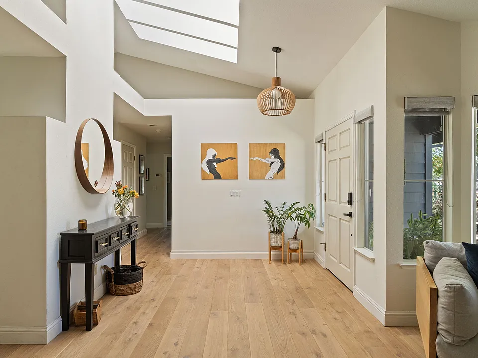 452 Riviera Dr