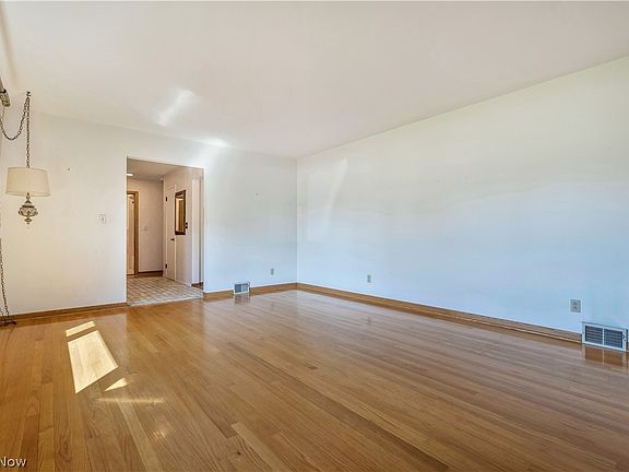 4th image of 155 Moore Rd