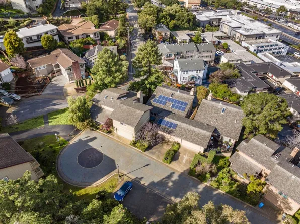 28 Cobblestone Ln, Belmont, CA 94002