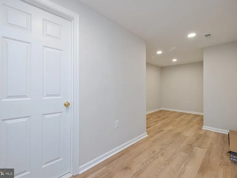 7017 Helmsdale Ct — Photo 28