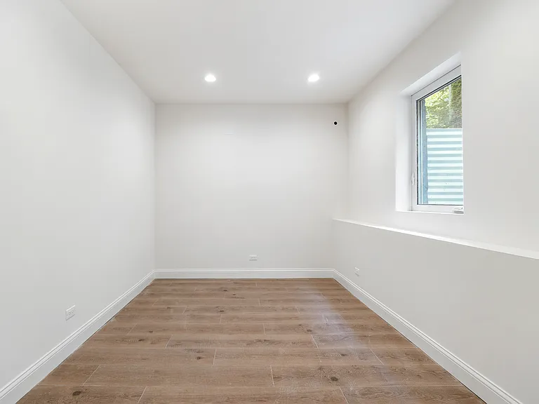 1906 Orrington Ave — Photo 9
