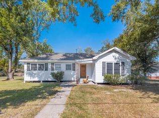 318 S Welty St, Iowa, LA 70647