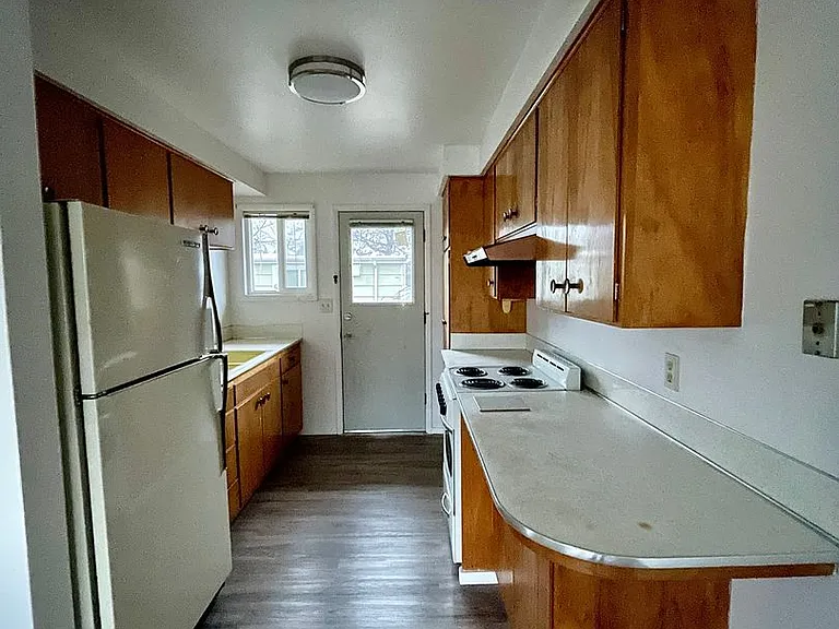 1888 Ferry Alley — Photo 3