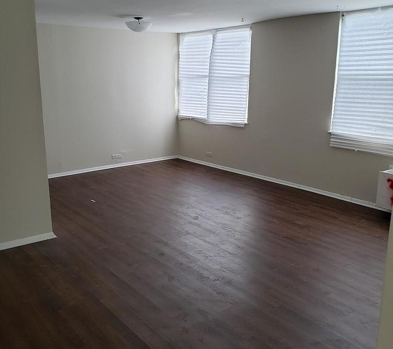 1st image of 4300 W Ford City Dr APT 409