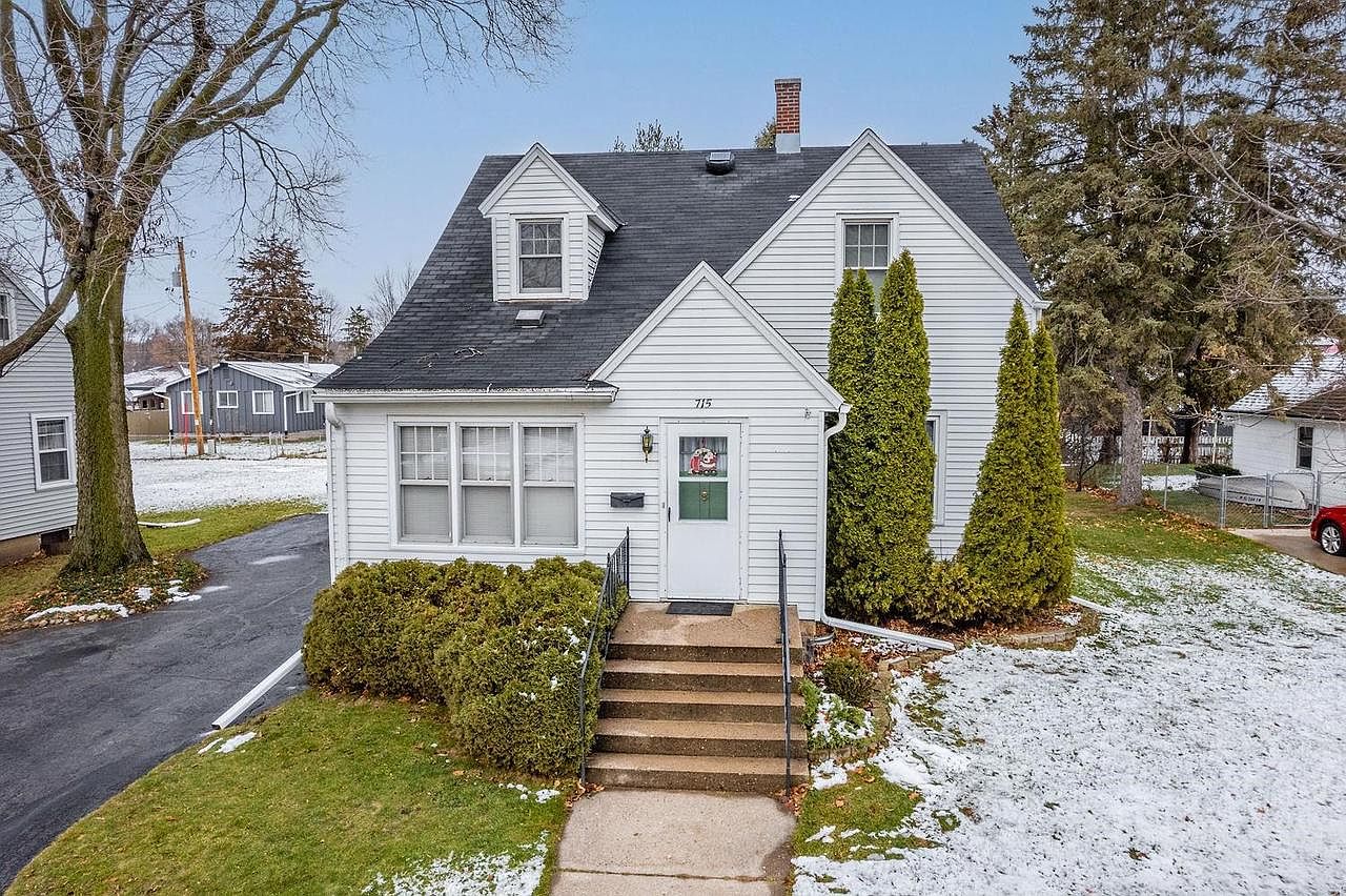 715 2nd Street, Baraboo, WI 53913 Zillow