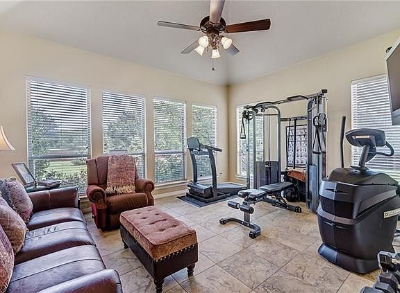 5th image of 317 Calais Dr