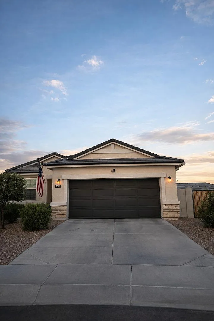 3 bed, 1432 sqft, $2,500 — Photo 1