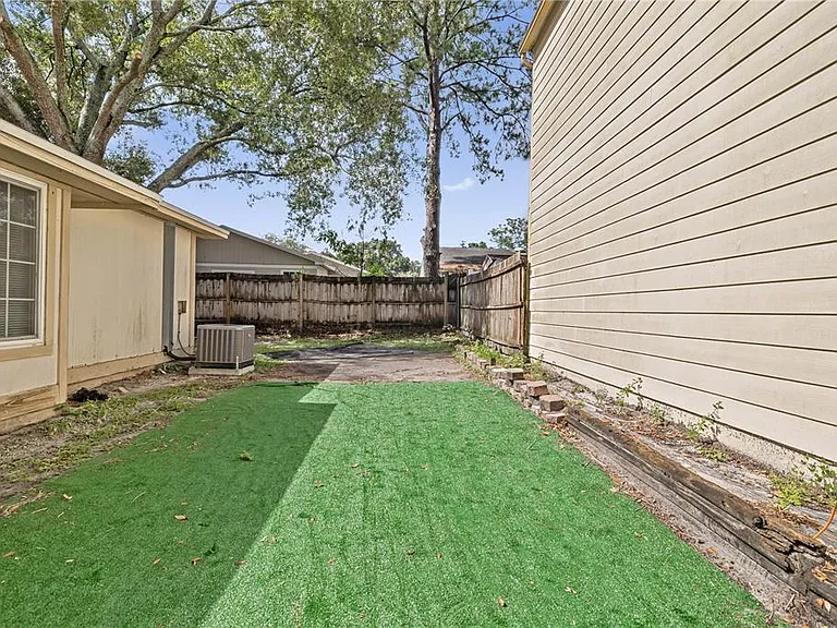 7607 Glades Ct — Photo 17