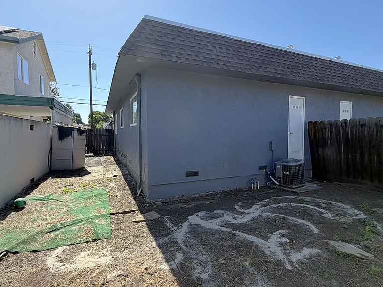 1680 Barrus Ave — Photo 18