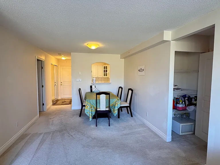 5615 Hampton Pl #402 — Photo 10