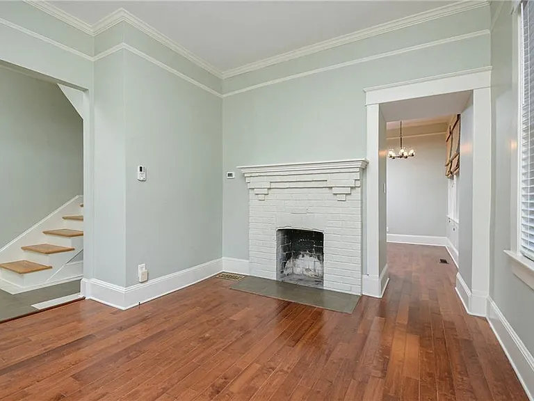 327 4th St NE #B — Photo 4