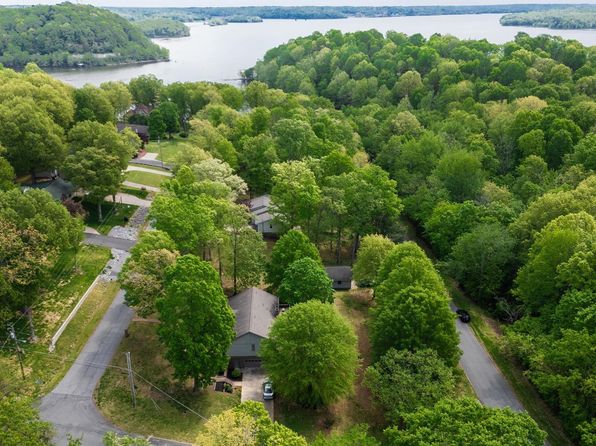 502 S Willow Way, Kuttawa, KY 42055
