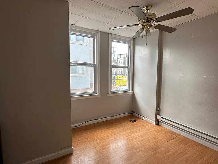 2215 S 7th St — Photo 4