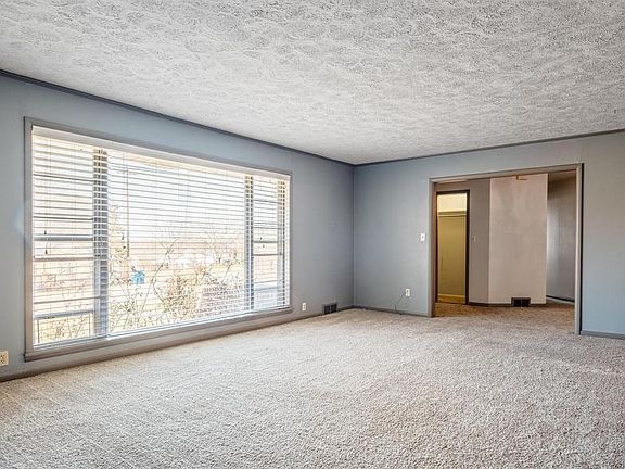 4th image of 601 S Blaine Ave
