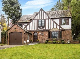 102 Quaker Ridge Rd, Manhasset, NY 11030