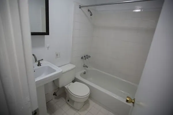 Rented by Metropolitan Realty | media 18