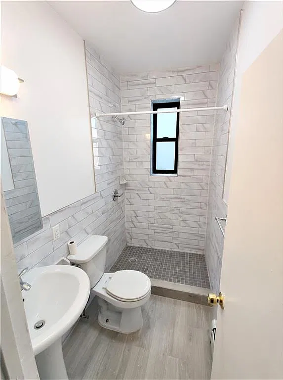 2 bed, 1.0 bath, 700 sqft, $2,300 — Photo 4