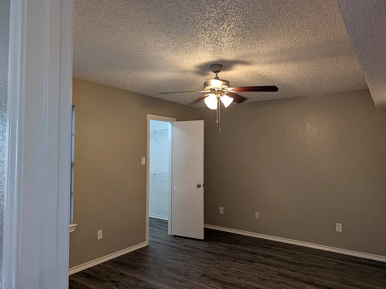 Lakeview Apartments — Photo 49
