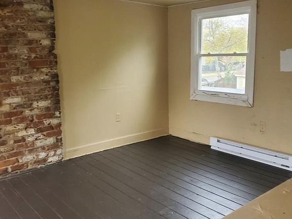 4th image of 411 Princess Elizabeth St