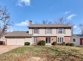 15215 Golden Rain Dr, Chesterfield, MO 63017