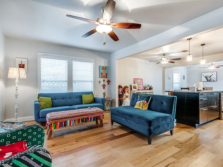 721 Elmwood Dr — Photo 4