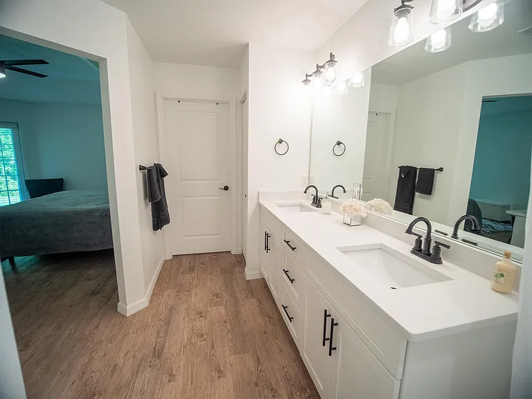 315 SE Lindale Gln — Photo 41
