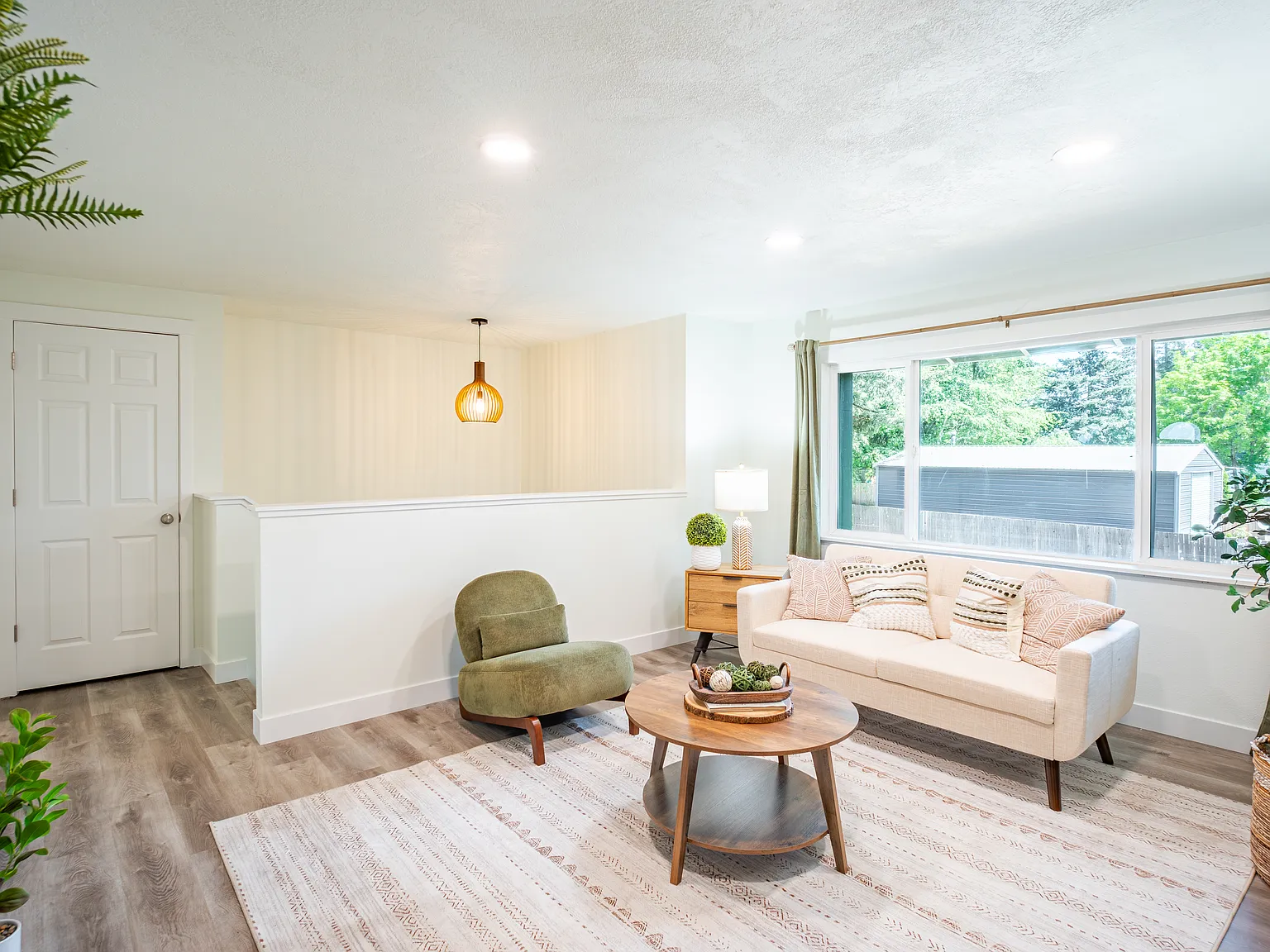 2 bed, 1050 sqft, $1,950 — Photo 4