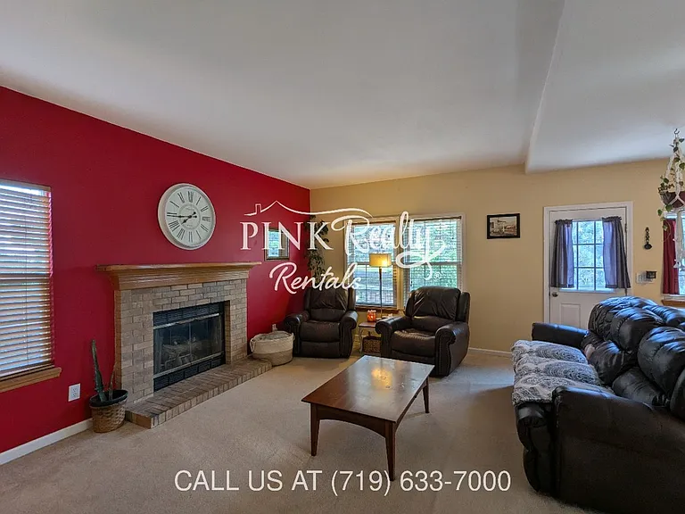 8560 Avens Cir — Photo 41
