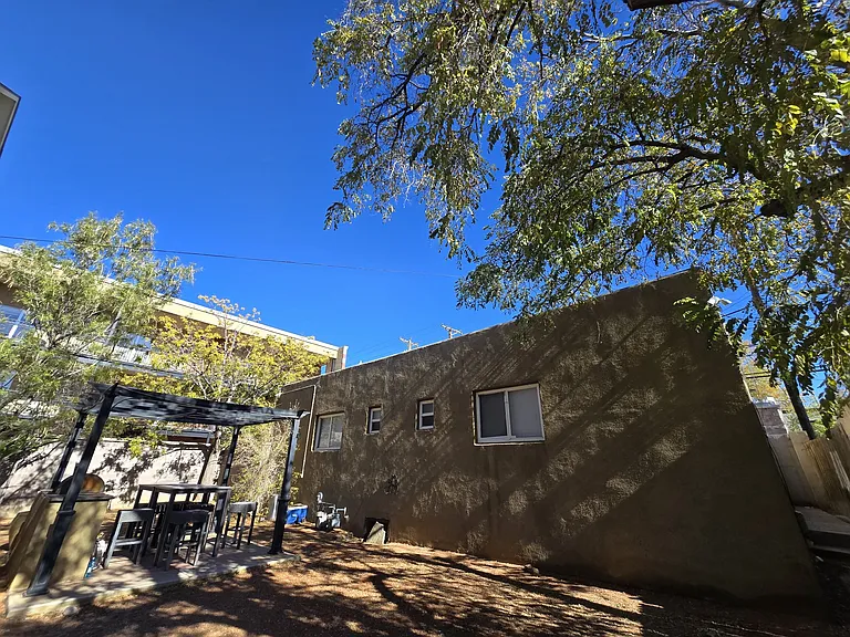 Ideal Urban Location for a Modern 1 Bed Apartment — Photo 25
