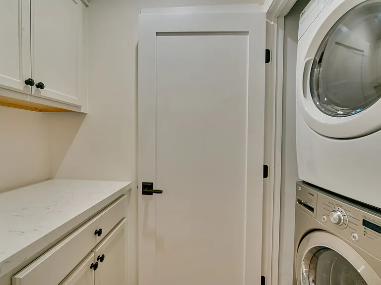 9042 Phyllis Ave #A — Photo 10