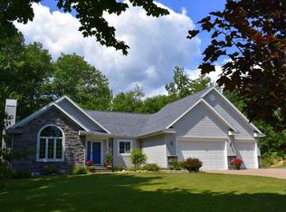 31 Stephen Lee Dr, Marquette, MI 49855
