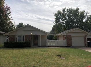 1028 W Peebly Dr, Midwest City, OK 73110