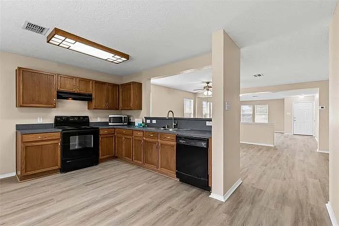 13717 Canyon Ranch Rd — Photo 2