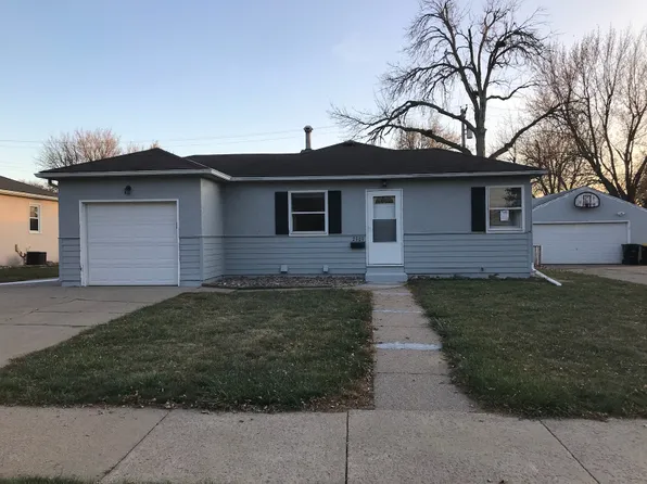 2909 E Claudette Dr, Sioux Falls, SD 57103