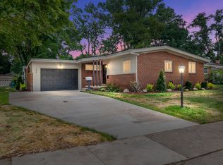 1050 Brooklawn Rd, Troy, MI 48084