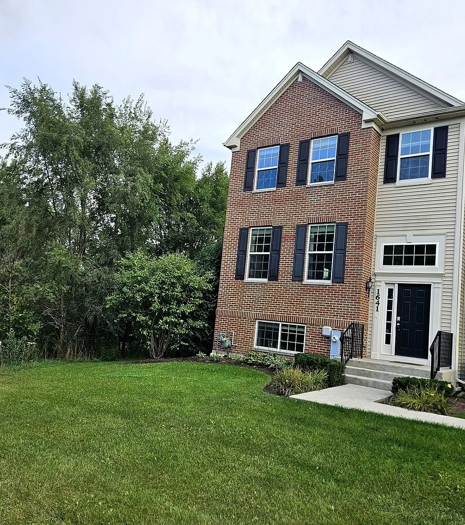 3 bed, 2.5 bath, 2175 sqft, $3,000 — Photo 1