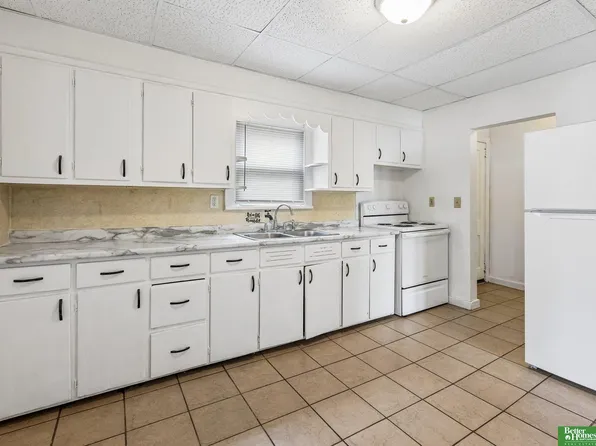 1713 Lincoln St, Blair, NE 68008