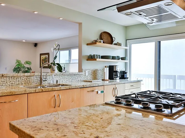 1524 Ynez Pl — Photo 9