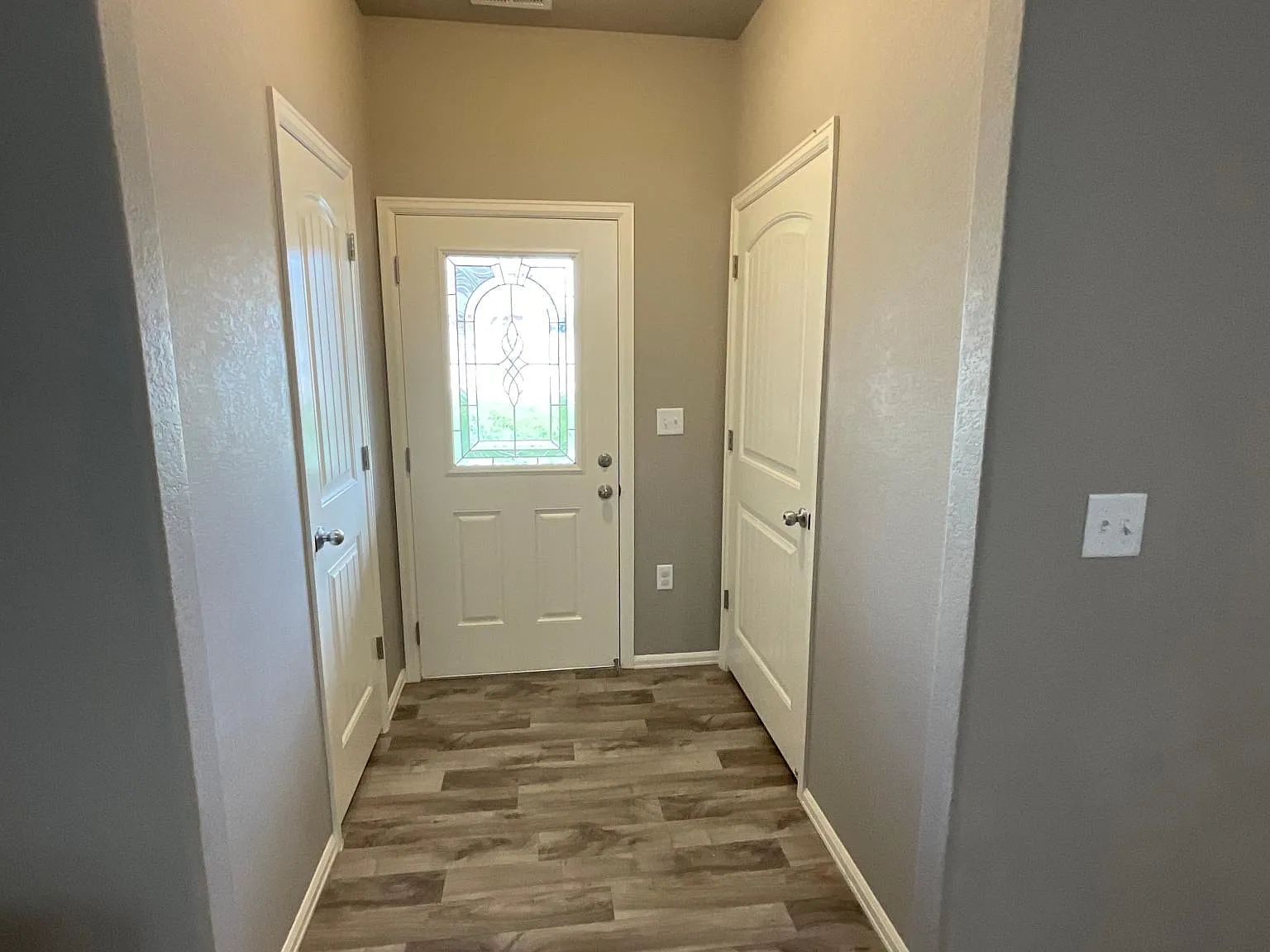 3 bed, 2011 sqft, $2,050 — Photo 4