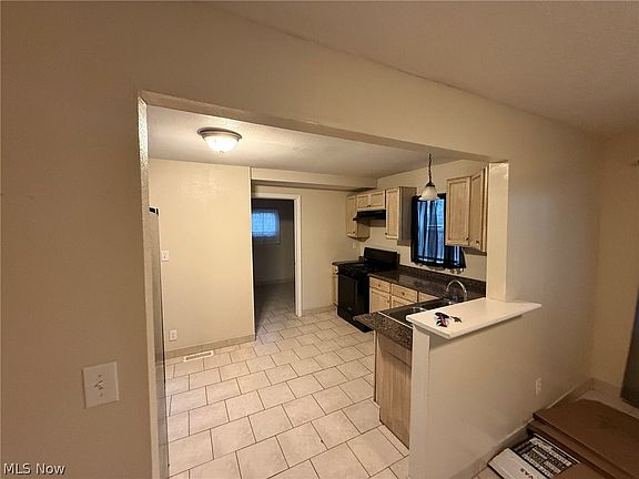 5th image of 1215 Dueber Ave SW