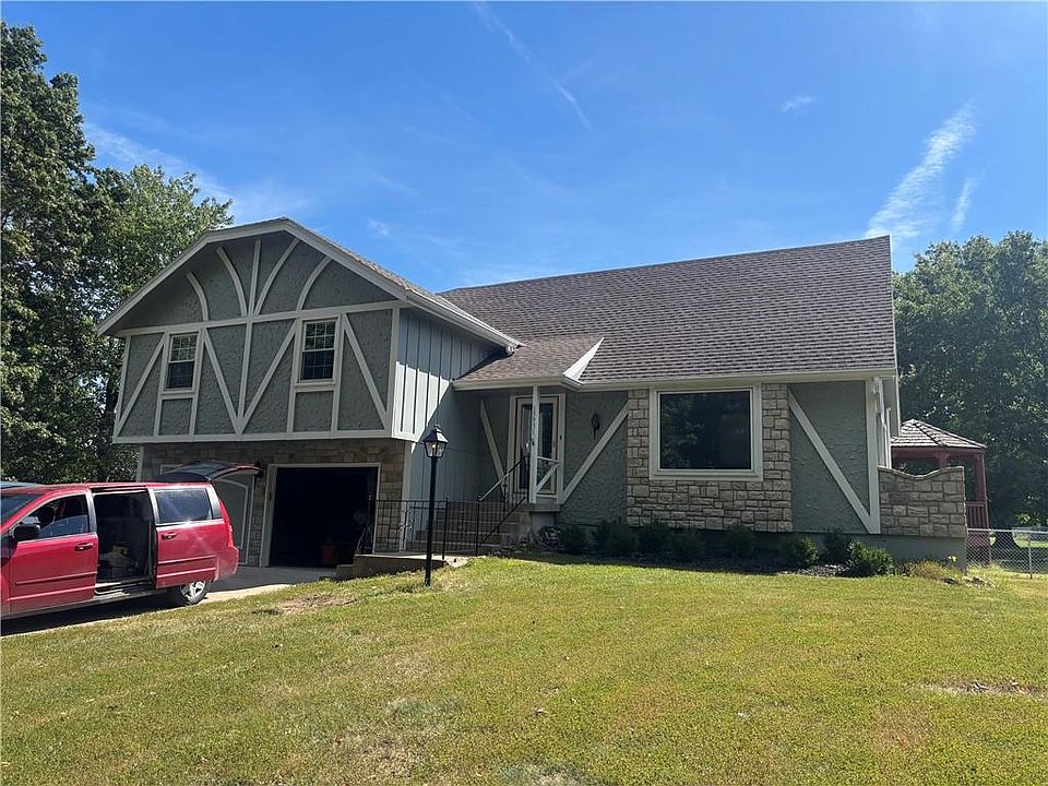 2nd image of 15931 Outlook Ave