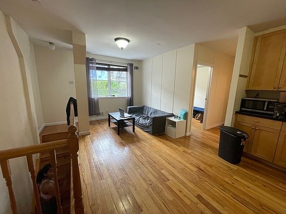 2nd image of 567 Warren St #1C