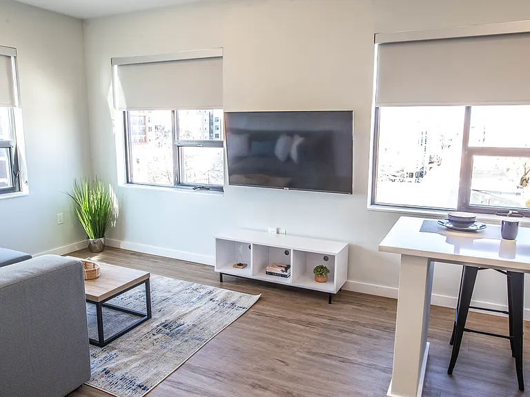 504 E Stoughton St #602 — Photo 3