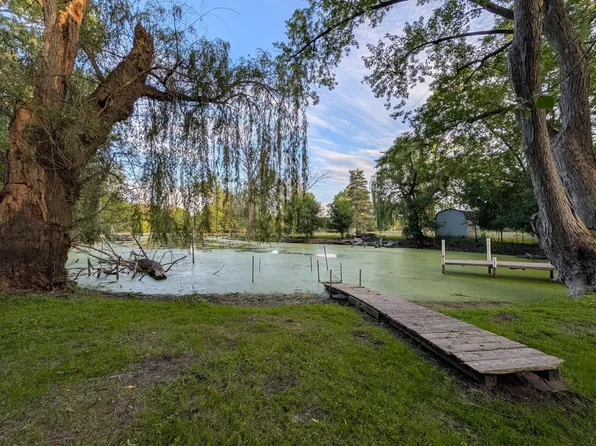 521 S Circle Ave, Port Barrington, IL 60010