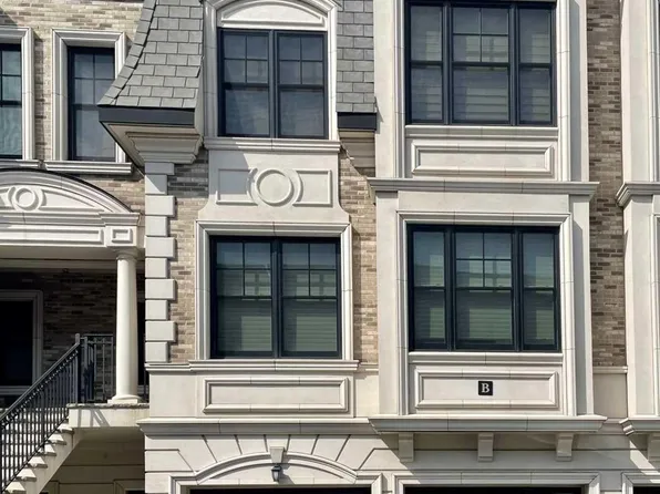 17 Marquis Ct, Edgewater, NJ 07020