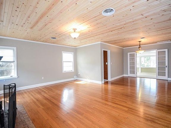 4th image of 306 Orangeview Ave